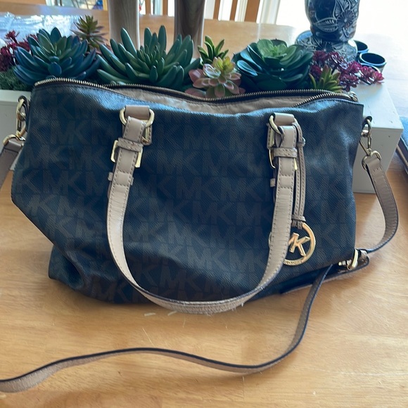 Michael Kors purse - Picture 1 of 4
